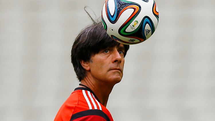 Joachim Löw weiß: Es wird heiß und schwül in Fortaleza.