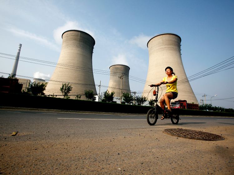 Kohlekraftwerk bei Peking: Die Energiepolitik Chinas beeinflusst Klima, Wohlstand und Weltmarktpreise stärker als jede Richtungsentscheidung in Deutschland.