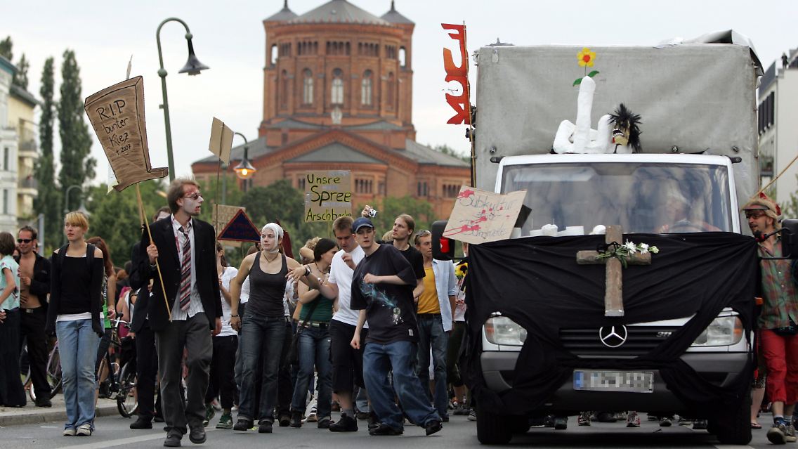 Teilnehmer der "Fuckparade". (Archivbild von 2007)