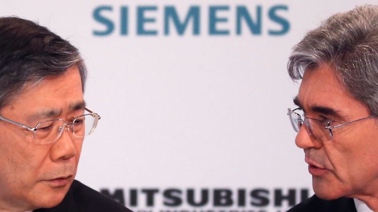 Außer Spesen nix gewesen: Siemens-Chef Joe Kaeser und Mitsubishi-Chef Shunichi Miyanaga, hier noch zuversichtlich bei einer gemeinsamen Pressekonferenz zur geplanten Alstom-Übernahme (Archivbild).