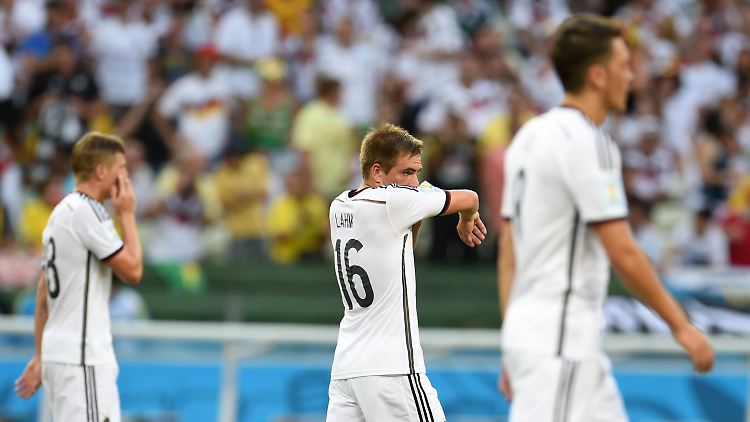 Ist Philipp Lahm nicht doch als rechter Außenverteidiger im Moment wertvoller für das Team?