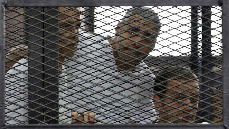 2014-06-23T105608Z_2016532590_GM1EA6N1GDO01_RTRMADP_3_EGYPT-JAZEERA.JPG7721013616766031378.jpg