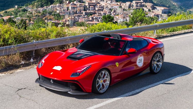 Ferrari baut den F12 zum Cabrio um.