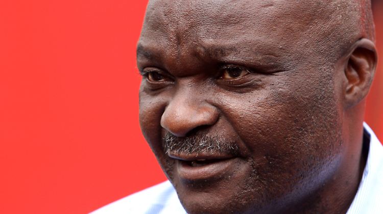 "Inkompetent" nennt Kameruns Fußball-Legende Roger Milla den deutschen Trainer seines Landes.