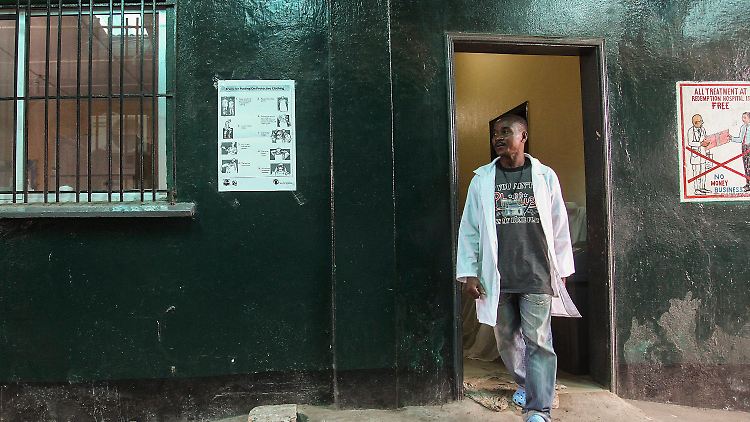 In Guinea brach die Krankheit aus, inzwischen sind weitere Länder betroffen.