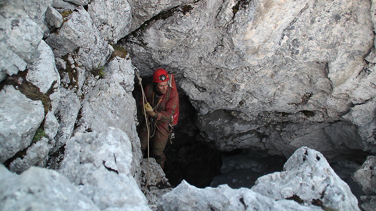 Der Eingang zur Riesending-Höhle, hinter dem ein 300 Meter tiefer Schacht wartet.
