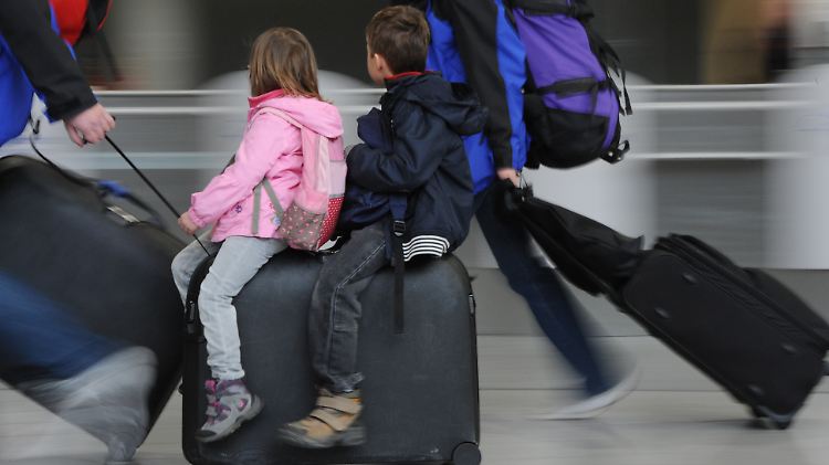 Wer vor Ferienbeginn mit Kindern am Flughafen aufkreuzt, muss mit Nachfragen rechnen.