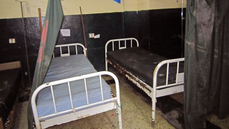 In einem Krankenhaus der liberianischen Hauptstadt Monrovia stehen verlassene Betten - Patienten und Personal sind aus Angst vor Ebola geflohen.