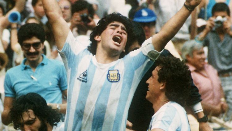 Argentinien gewinnt das WM-Finale gegen Deutschland 3:2 und Diego Maradona schreit seine Freude heraus.