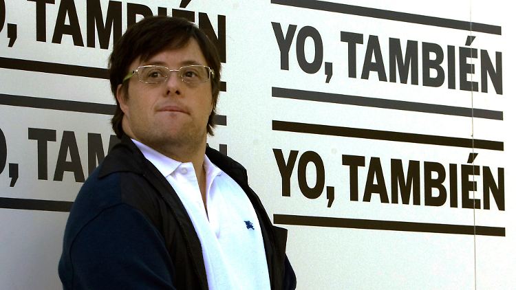 Pablo Pineda ist der erste Mensch mit Down-Syndrom, der einen Lehrer-Abschluss hat. Er musste herhalten, als AfD-Mann Hartung seine Tiraden gegen Behinderte losließ.