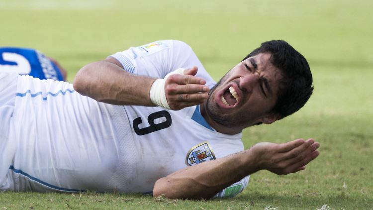 Luis Suárez muss das Urteil der Fifa abwarten.