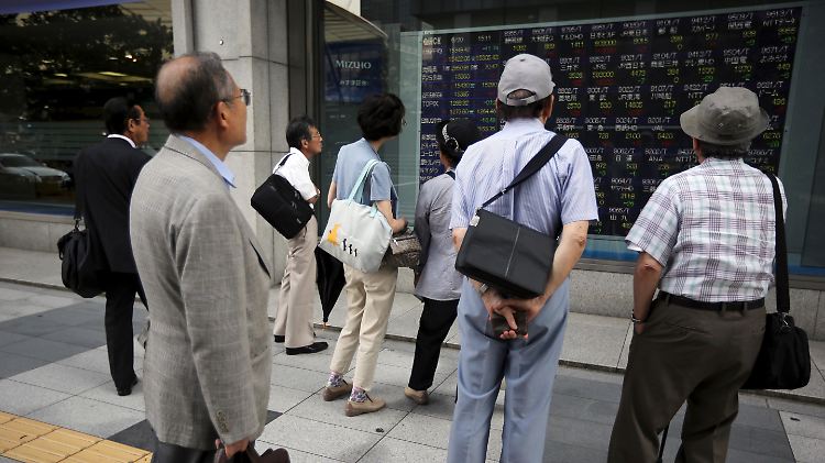 Hält die Fed länger am Niedrigzins fest? In Tokio setzen Anleger nach den Daten zum US-BIP auf den Export.