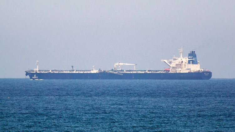 Die "SCF Altai" auf Reede vor Aschkalon: Der Tanker transportiert irakisches Öl aus den Kurdengebieten nach Israel.
