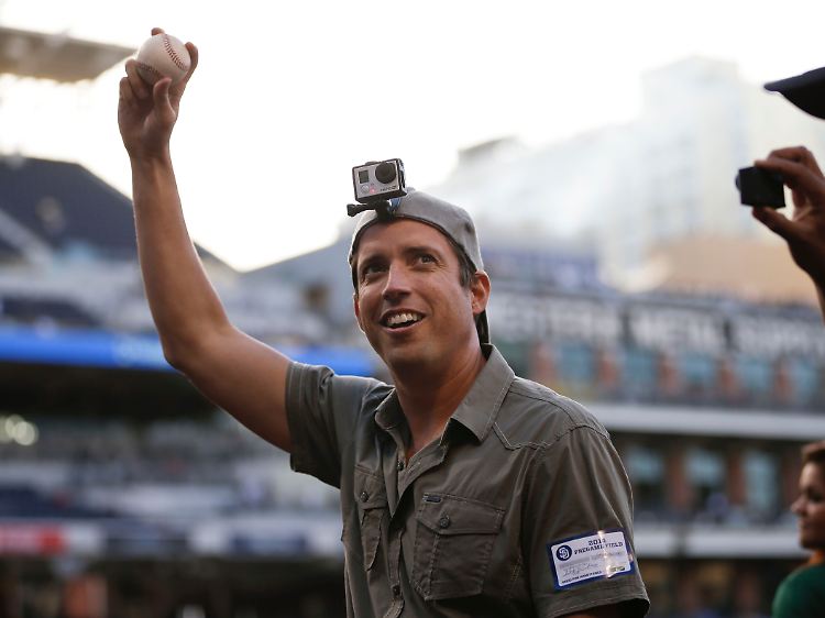 Milliardär als "Kamerakind": Gopro-Gründer Nick Woodman, hier bei der "First Pitch"-Zeremonie im Baseballstadion von San Diego.