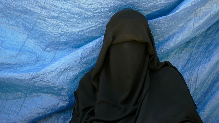 Der Europäische Gerichtshof für Menschenrechte (EGMR) prüft das Burka-Verbot in Frankreich.