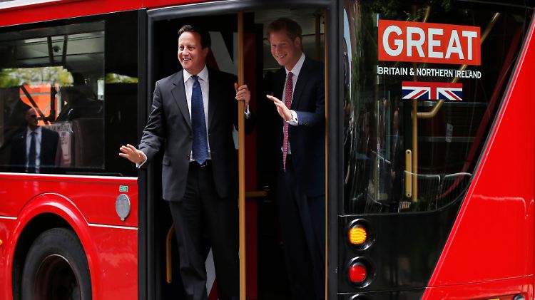 David Cameron und Prinz Harry: Die Briten machen oft lieber ihr eigenes Ding, als sich anderen EU-Staaten anzuschließen.