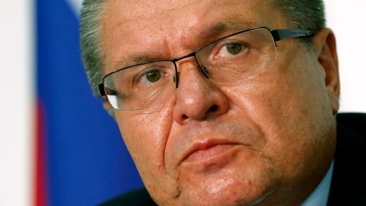 Russlands Wirtschaftsminister Alexej Uljukajew warnt vor Minusraten beim Wachstum.