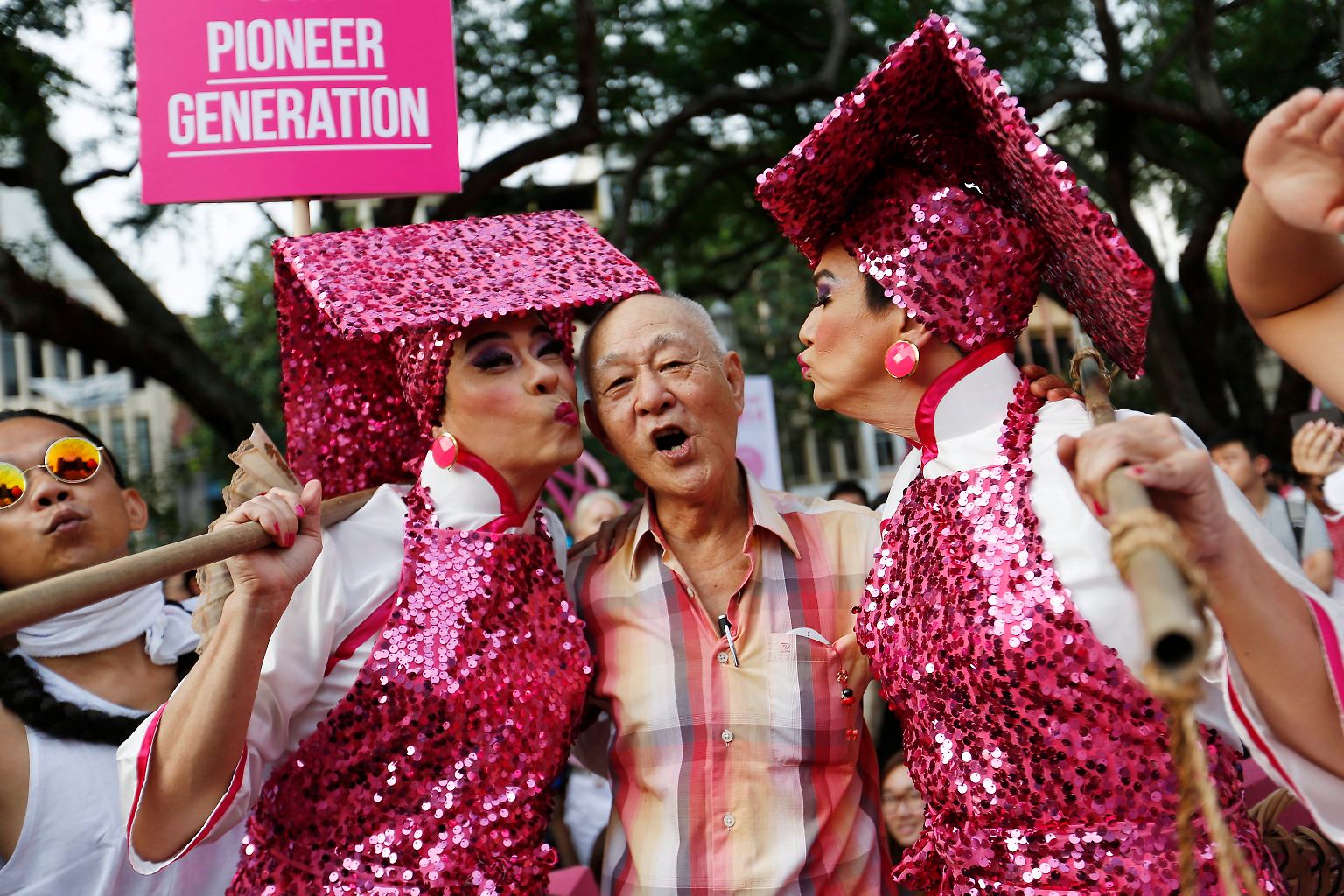 Die Schwulen- und Lesben-Demo "Pink Dot" stellt in dem autoritären asiatischen Stadtstaat Singapur mit 26.000 Besuchern einen neuen Rekord auf. 