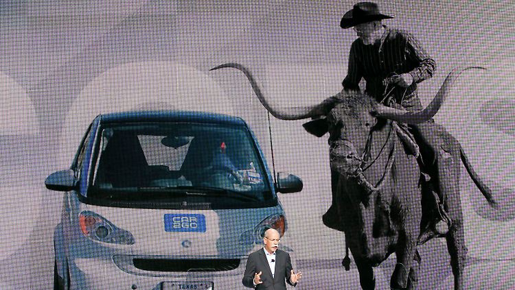 Daimler-Chef Zetsche, hier bei einer Präsentation des Mitnahme-Konzepts für Kleinwagen auf der CES in Las Vegas.