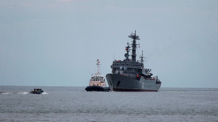 Die russische Fregatte Smolny in französischen Gewässern.