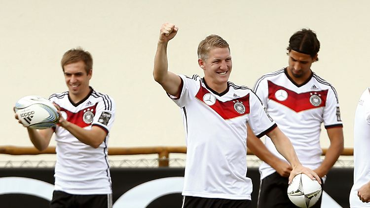 Schweinsteiger läuft erneut statt Khedira in der Startelf auf.