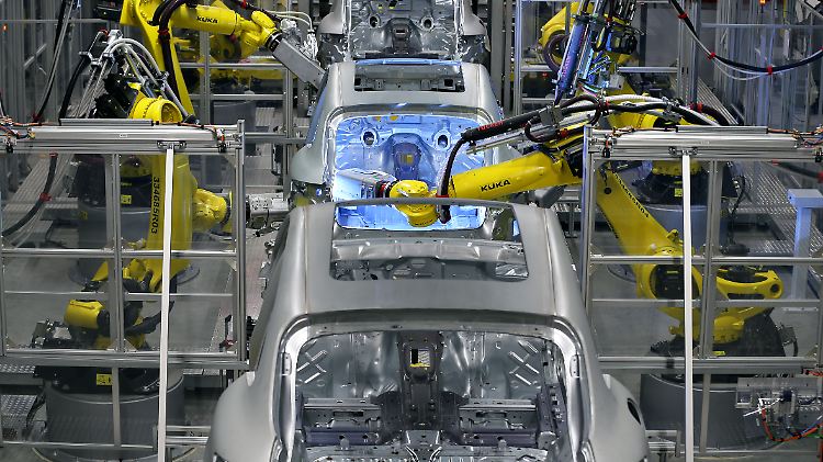 Produktion von Karossen des neuen Porsche Macan in Leipzig.