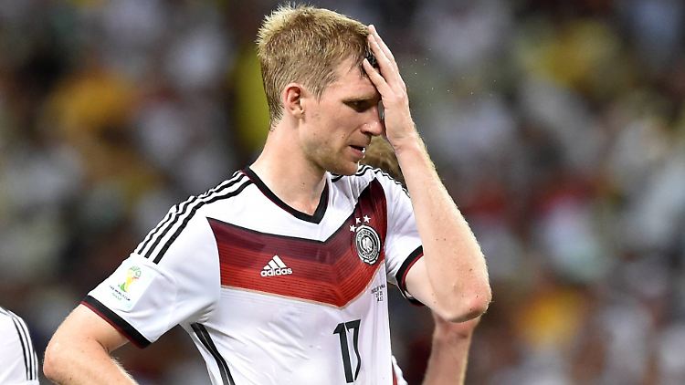 Per Mertesacker ist bedient. 