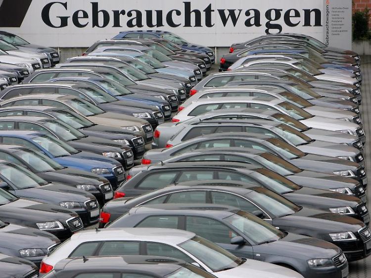 Wer kein Auto-Experte ist, sollte vor dem Kauf einen interessanten Gebrauchtwagen in einer unabhängigen Werkstatt prüfen lassen.