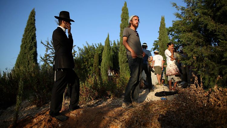 Zehntausende Israelis kamen zur Beerdigung der drei ermordeten Jugendlichen.