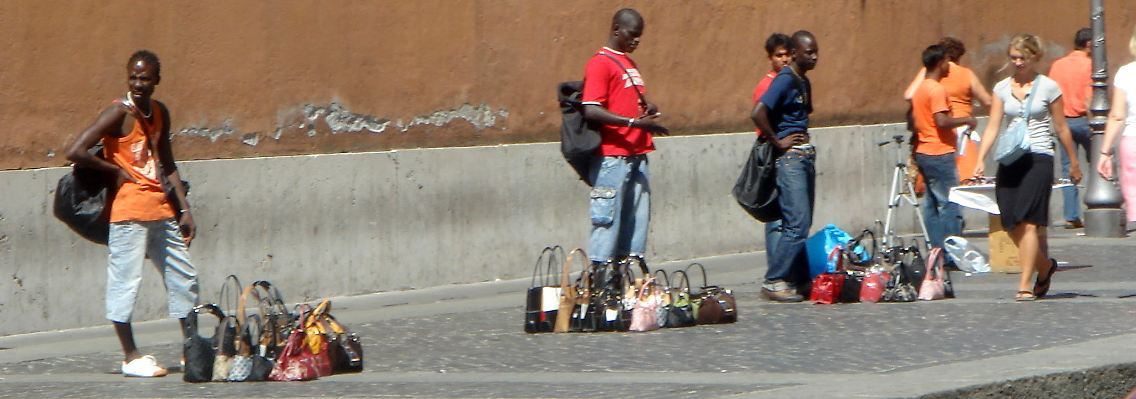 ... und fliegende Händler, oft mit gefälschten Waren.