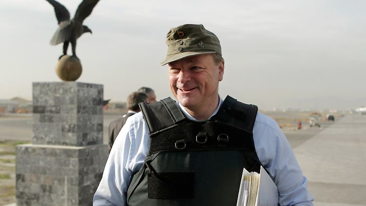 Als Ex-Entwicklungshilfeminister verfügt Dirk Niebel über exzellente Kontakte in Entwicklungsländer.