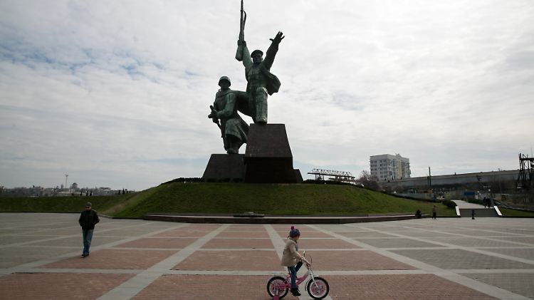 Das Matrosendenkmal in Sewastopol
erinnert an die Verteidigung der Krim im 2. Weltkrieg gegen die Wehrmacht.