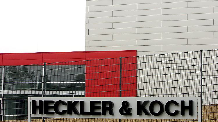 Blick auf das Werksgebäude des Waffenherstellers Heckler & Koch in Oberndorf am Neckar (Kreis Rottweil).
