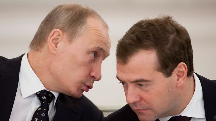 Putin und Medwedew heben die Ukraine-Hilfe erstmals auf eine offizielle Ebene.