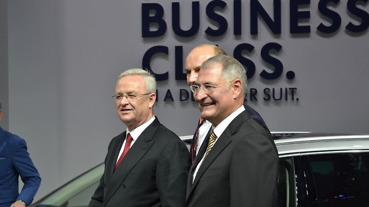 VW-Chef Martin Winterkorn, Brandenburgs Ministerpräsident Dietmar Woidke und VW-Entwicklungschef Hans-Jakob Neußer (v.l.n.r.)