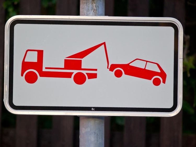 Private Abschleppdienste dürfen bei Falschparkern keine überhöhten Beträge geltend machen.