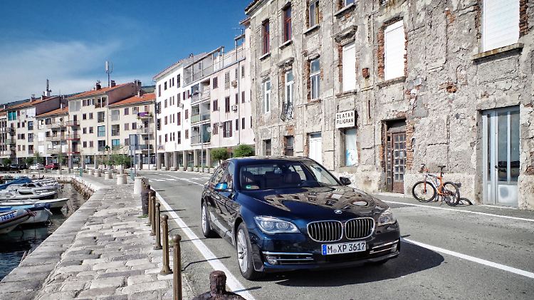 Mit dem BMW 750d geht es los in Richtung Südosten.