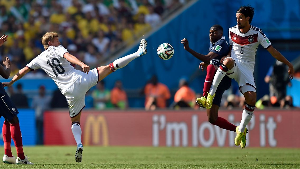 ... Toni Kroos (l.)
