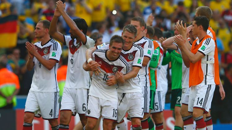 2014-07-04T180911Z_1555241138_TB3EA741H2QBM_RTRMADP_3_SOCCER-WORLD-M58-FRA-GER.JPG5180863668109242062.jpg