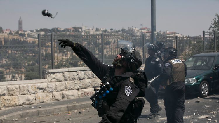 In Ostjerusalem toben Straßenkämpfe zwischen Polizisten und Palästinensern.