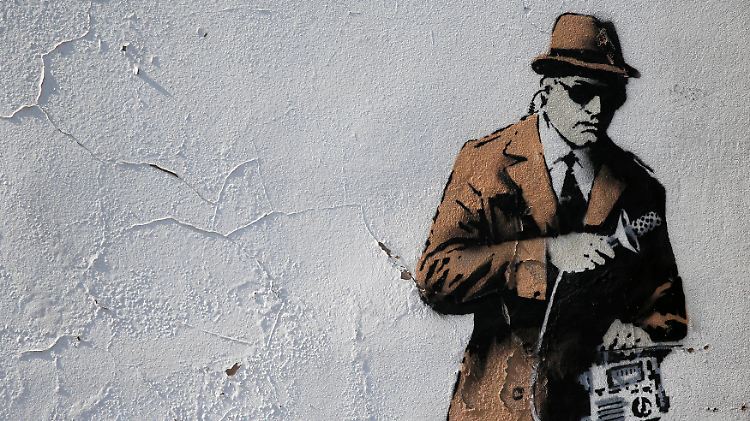Der Geheimdienst hört mit - immer und überall. Dieser Eindruck setzt sich nicht nur bei Graffiti-Künstlern durch.