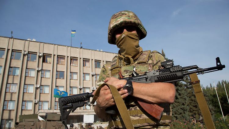 Ein ukrainischer Soldat im zurückeroberten Slawjansk.