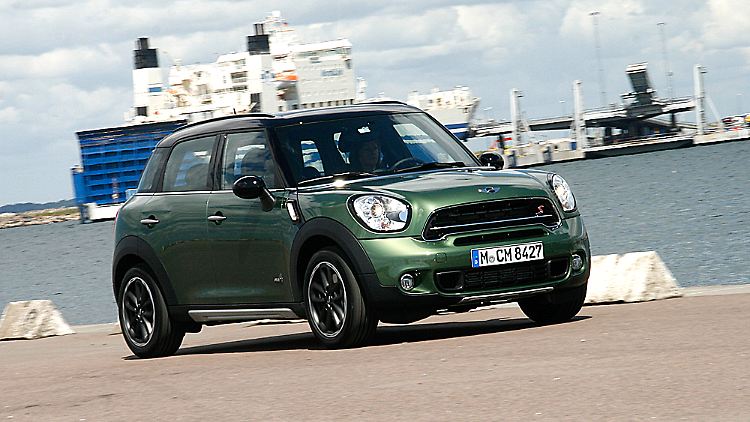 Der Mini Countryman in British Racing Green mit neuen Leichtlaufrädern wurde sehr dezent geliftet.