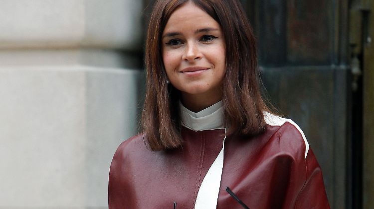 Das Model Miroslava Duma zeigt ein Stück aus dem Atelier Versaces zur Kollektion "Fall Winter 2014-15".