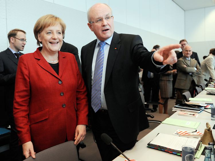 Volker Kauder prescht vor und hofft, dass ihm seine Parteivorsitzende folgt.