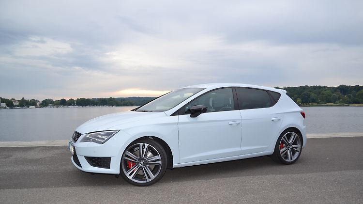 Wer zweimal hinguckt, erkennt die feinen Details des Seat Leon Cupra, die ihn als das auszeichnen, was er ist: ein Kraftpaket.