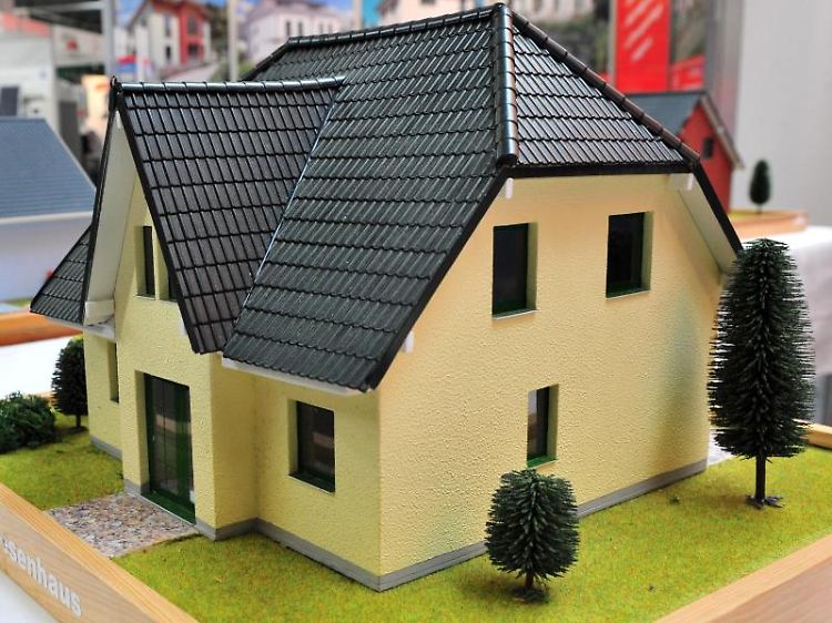 Traum vom Eigenheim geplatzt: Wer vorzeitig aus einem Immobilienkredit aussteigen muss, zahlt oft hohe Extragebühren.