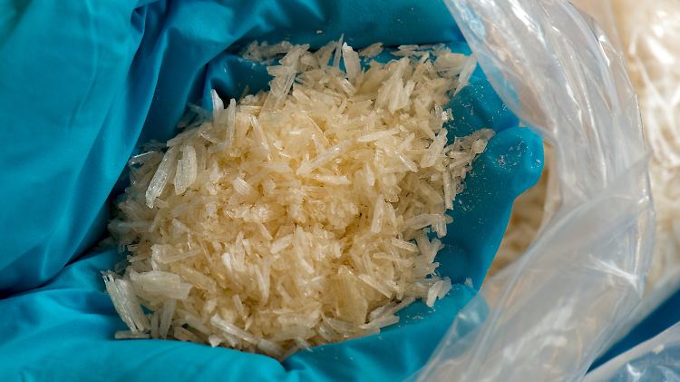 Die kristalline Struktur des N-Methylamphetamin führte zu dem Namen Crystal.