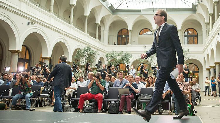 Setzt Dobrindt die Maut durch, ist es sein Meisterstück. Scheitert er, dann ist die CSU blamiert.