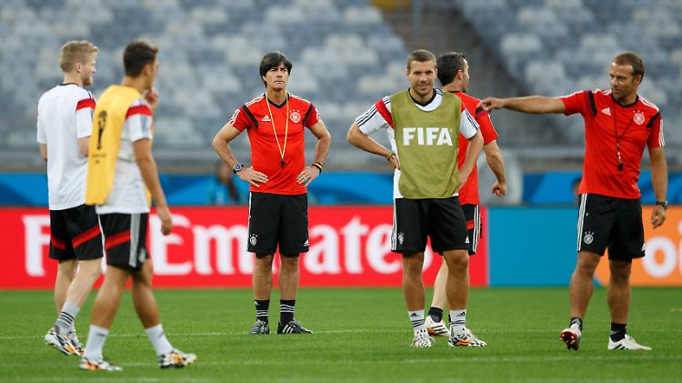 Löw will seine Aufstellung nicht nach dem Gegner richten: "Wir wollen nicht irgendwelche Dinge machen, die wir sonst nicht machen."